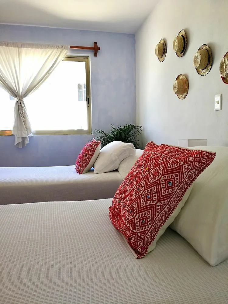 Amanecer Y Manana Private Room - Tulum Town 2*,  Mexico